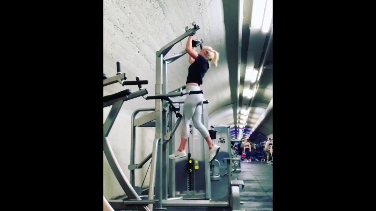 Lesley Maxwell Pullups