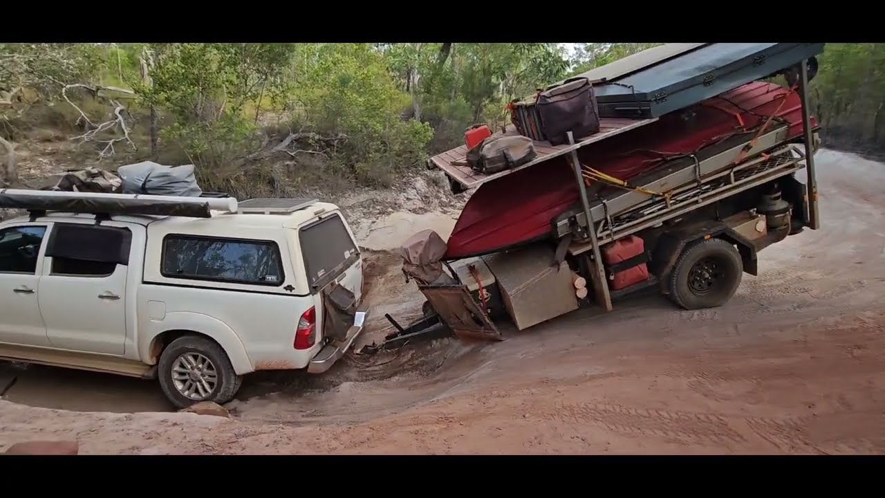 WE ROLL THE TRAILER.THE OLD TELE TRACK PART 2.THE BIG LAP ep 19 @IanandLorrainesAussiadventure