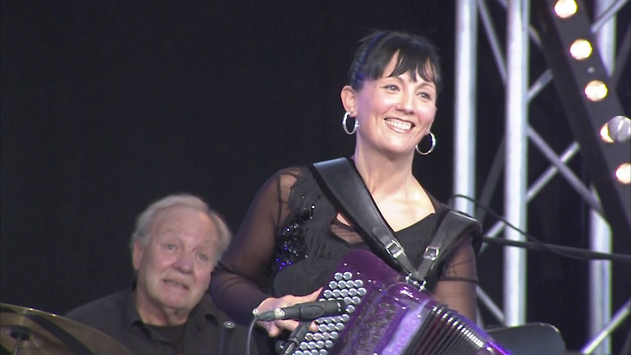 STEPHANIE RODRIGUEZ le Medley  
