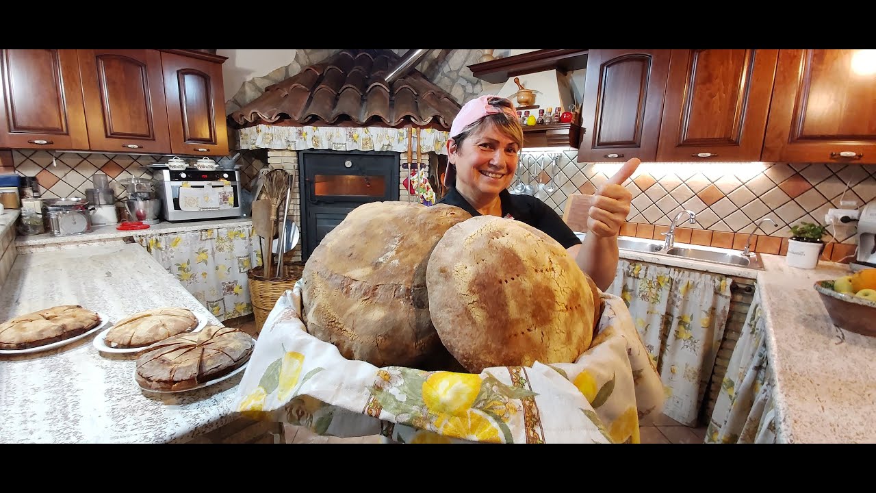 Pane con il lievito madre impasto a mano come una volta cotto nel forno a legna e forno elettrico🍔🍔🍔