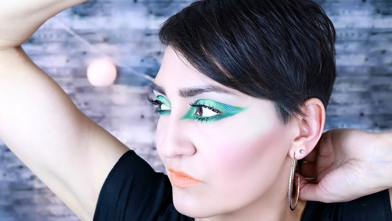Editorial Green & Blue Eyeshadow Makeup Look | petra lins