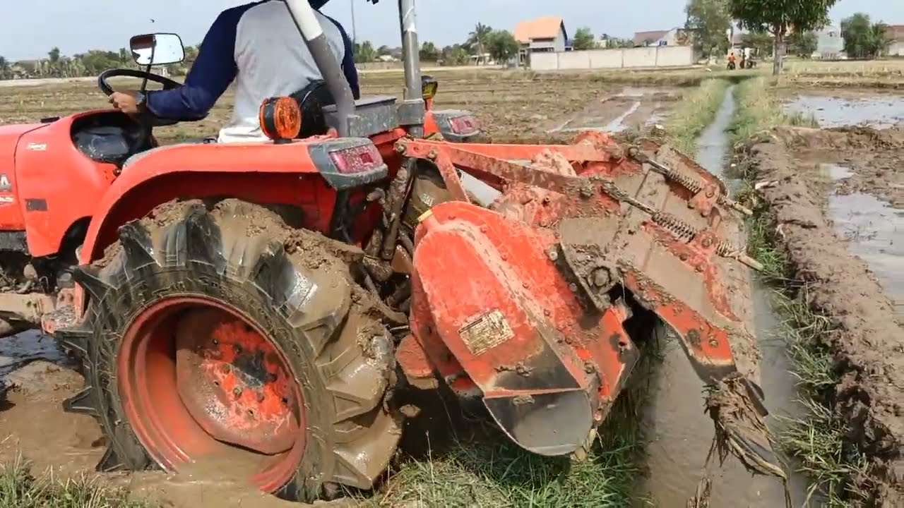 Mesin Rotari Kubota, Bajak Sawah