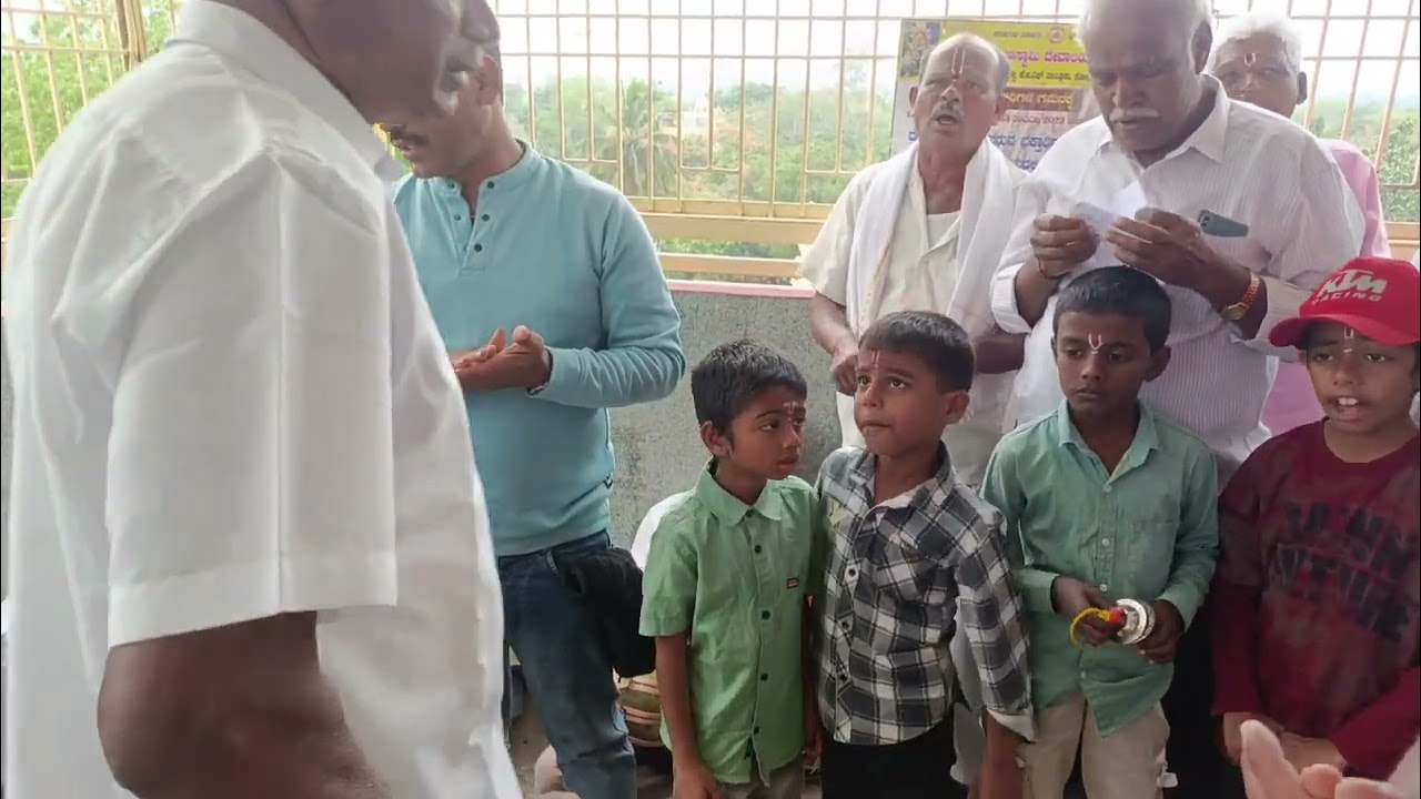 ಹಿಂದಿನ ಕಾಲದಿಂದ ಪಾರಂಪರಿಕವಾಗಿ ನಡೆದು ಬಂದ ಧನುರ್ಮಾಸದ ಭಜನೆ ಕಾರ್ಯಕ್ರಮ ಬಂಗಾರುತಿರುಪತಿ ಅಂಕತಟ್ಟಹಳ್ಳಿ ಗ್ರಾಮಸ್ಥರು