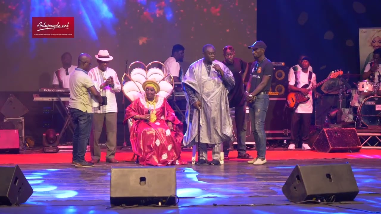Concert Aïcha Koné-Georges Benson crie sa douleur-Ne dites pas qu'il ya la paix en Côte d'Ivoire