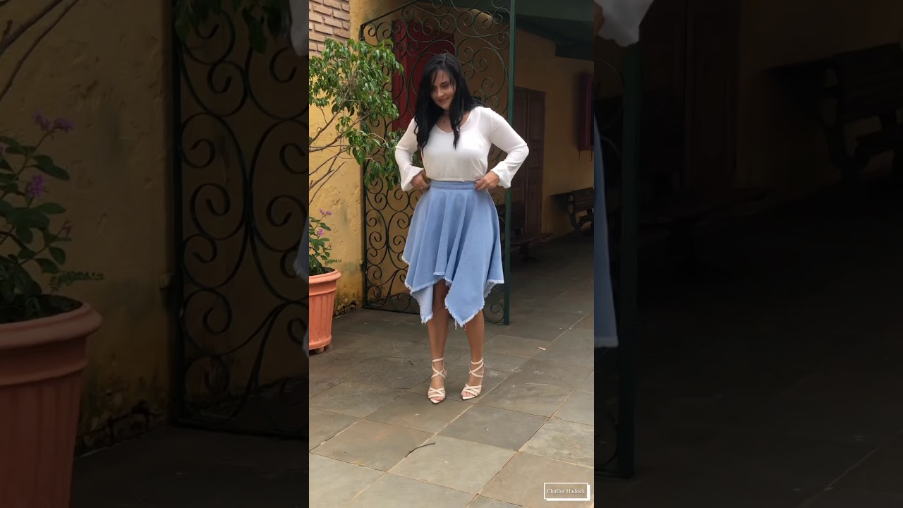 Saia jeans gode com barra irregular - saia An&aacute;lia - Challothadock- onde comprar