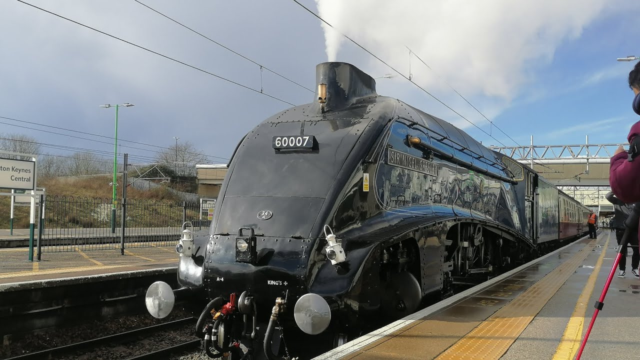 60007 'Sir Nigel Gresley' Arriving & Leaving Milton Keynes Central
