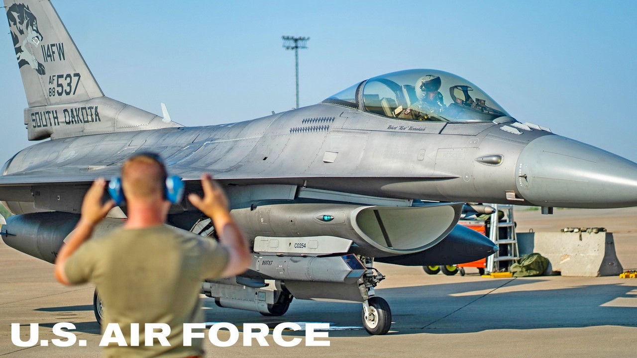 Истребители F-16 Fighting Falcon ВВС США: военные учения в Южной Дакоте
