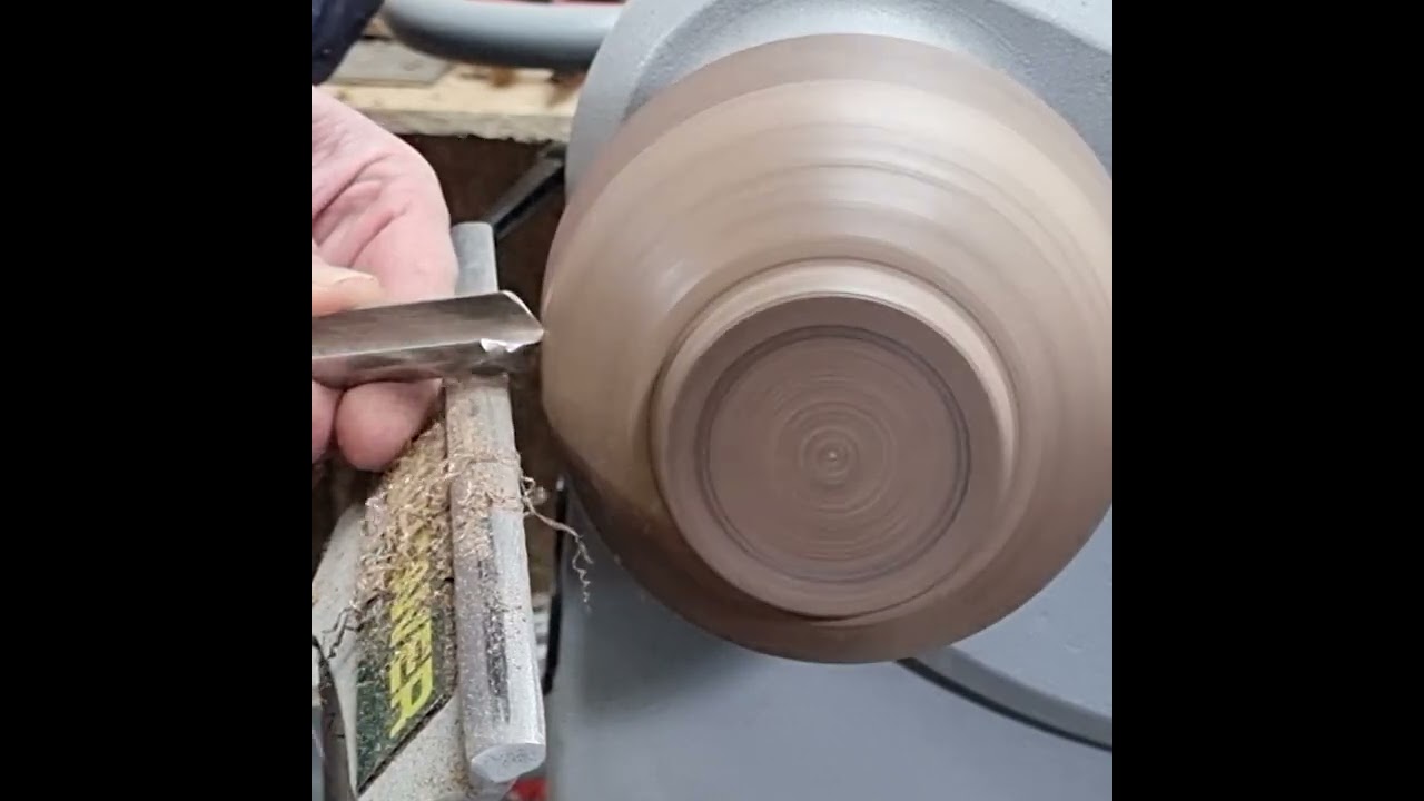 light finishing cut with a sharp tool -ASMR #satisfying #woodturning