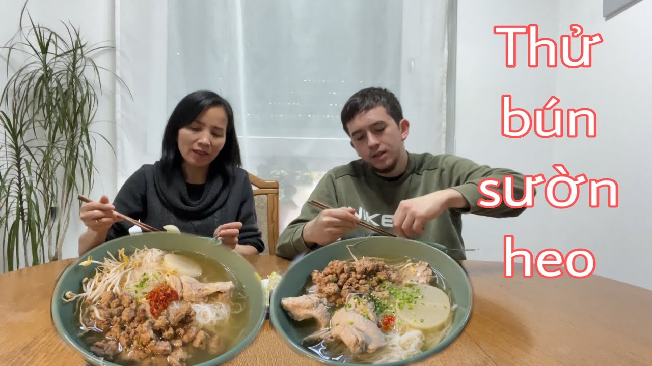 Ăn bún sườn heo, nước lèo hủ tiếu, Calvin ăn sạch hai tô | Ẩm thực Việt Nam | Cuộc sống ở Đức