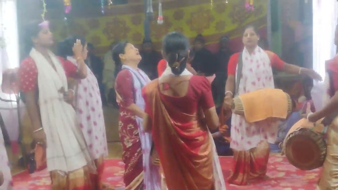 রাজৈর উপজেলার আরুয়াকান্দী গ্রামের পান্ডেভবনেচলছে একনাম কির্তন 
