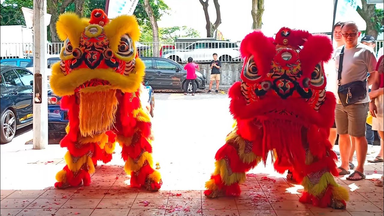 Amazing Lion Dance Performance ft. God of Prosperity