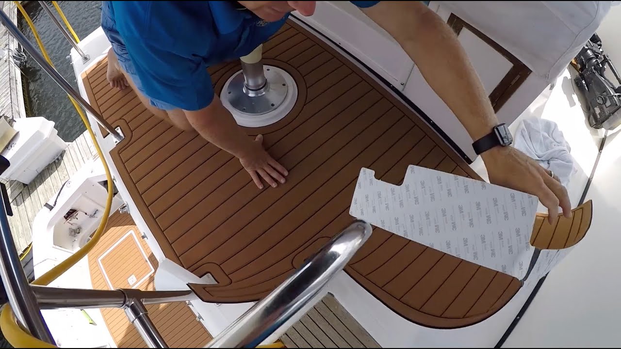 Как модернизировать кокпит с помощью пенопластового пола TexDeck | PowerBoat TV Boating DIY