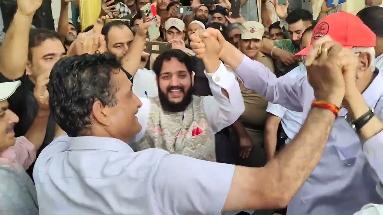 Bram Dith Wajnas Nayae by Bilal Malik & Dr Farooq Abdullah dance add charm to marriage ceremony