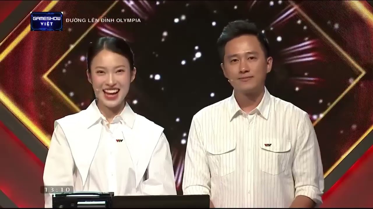 4 nam sinh tranh tài chỉ có MC Khánh Vy cảm thấy lạc lõng trên sân đấu Đường lên đỉnh Olympia