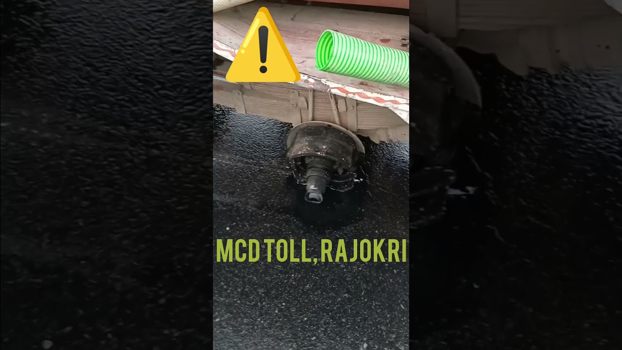MCD Rajokri toll par truck ka accident