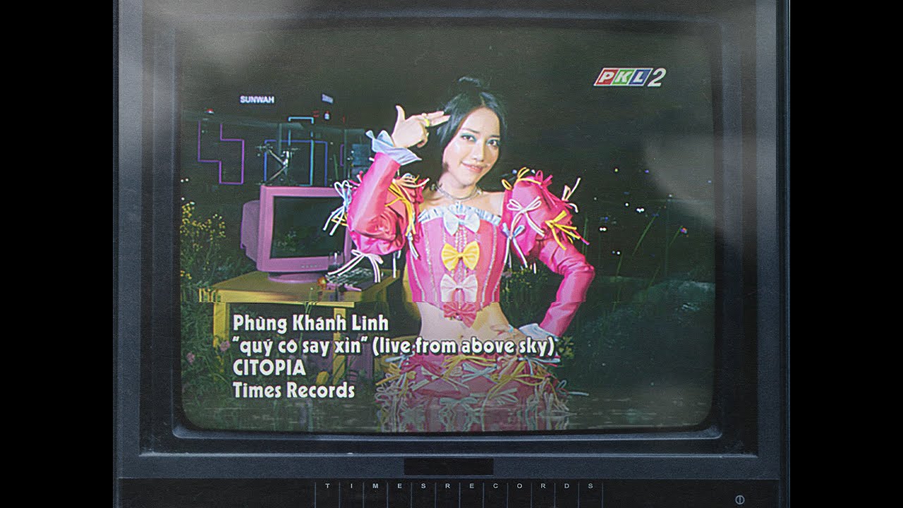 Phùng Khánh Linh - quý cô say xỉn (secret sunday) Live From Above Sky