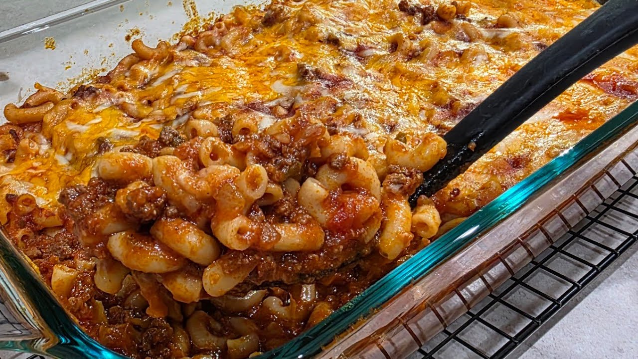 The BEST Homemade Beefaroni. Macaroni with beef and tomato sauce