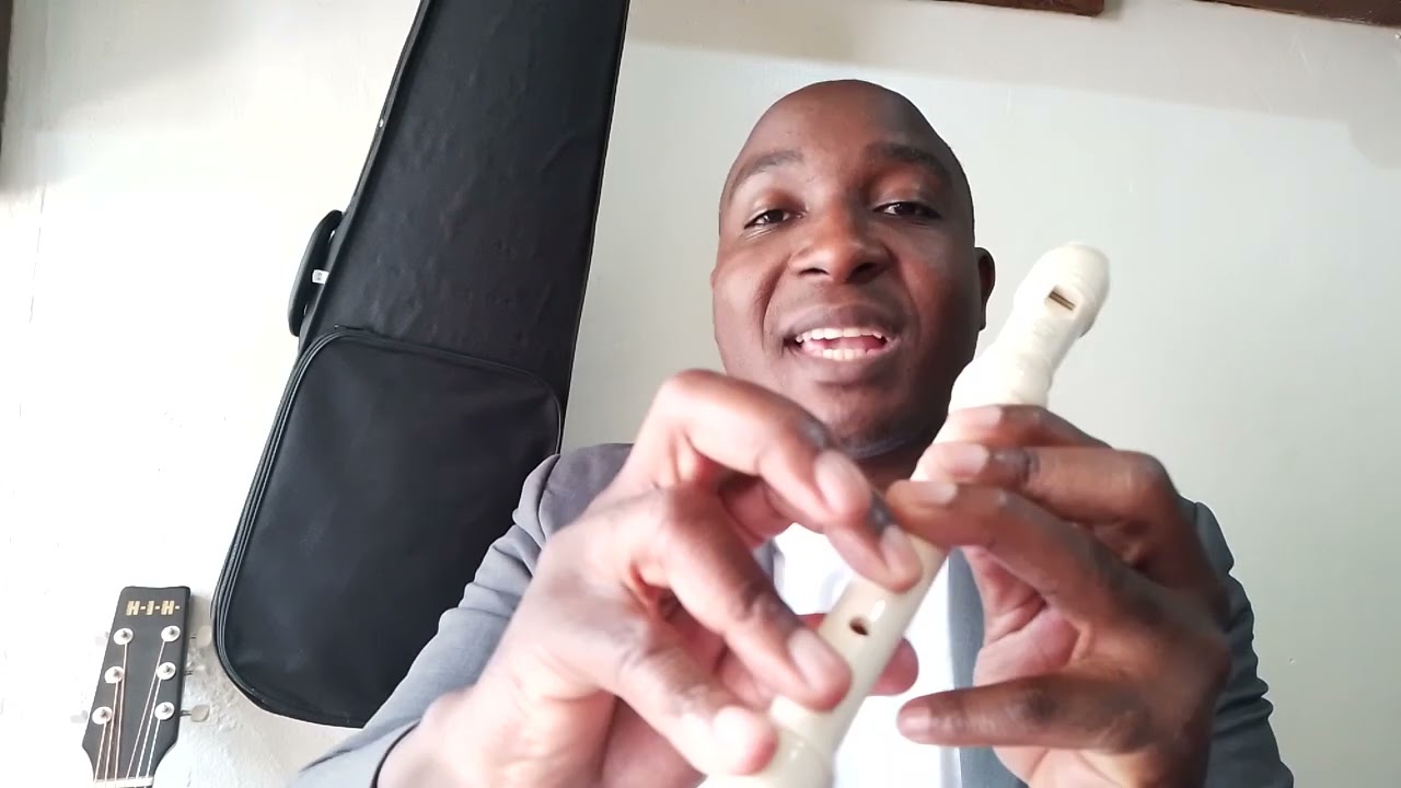 How to play a descant recorder: C#, D# and F#