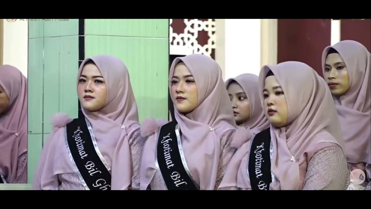 Sholawat Uhiyal Qur'an oleh santri putri PP.Al-Falah Ploso Mojo Kediri