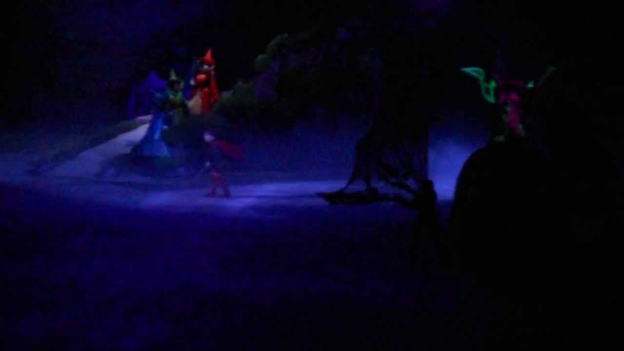Disney on Ice - Maleficent (Sleeping Beauty scene)