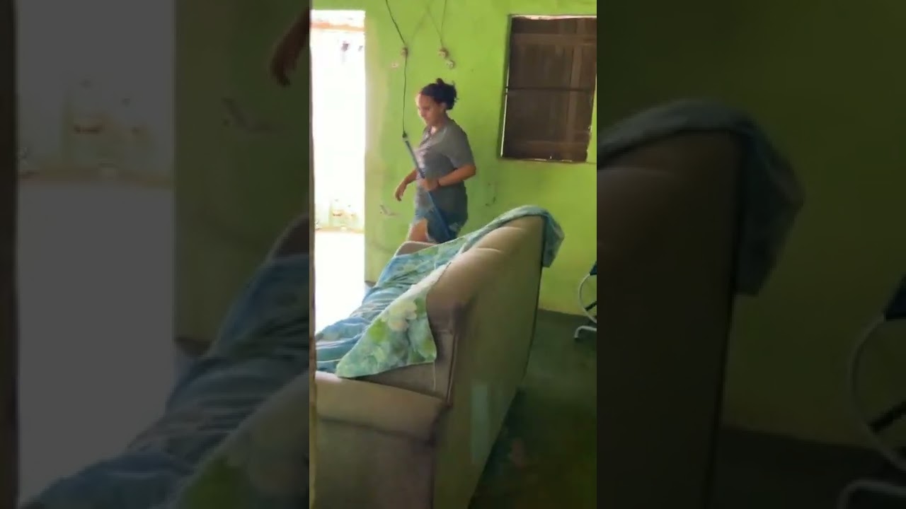 Luelves estava fiscalizando Mari limpando a casa até isso acontecer. {01/04/2022}