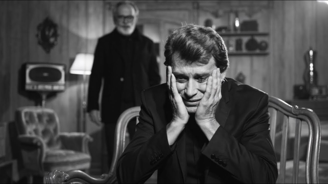 Se perd dans Paris, Johnny Hallyday — un mystérieux guide change son DESTIN