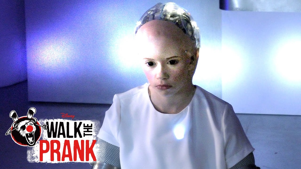 Mind Meld 🤖🧠 | Walk the Prank | @disneychannel
