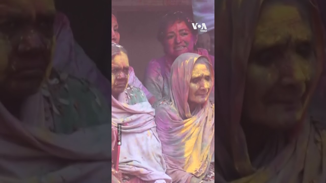 Hindistan’da dul kadınlar rengarenk toz ve çiçeklerle baharın gelişini kutladı