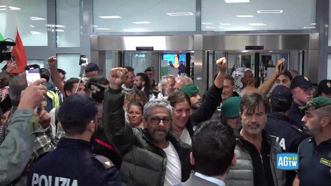 ROMA, il rientro di diciotto degli italiani della SUMUD FLOTILLA arrestati in Israele