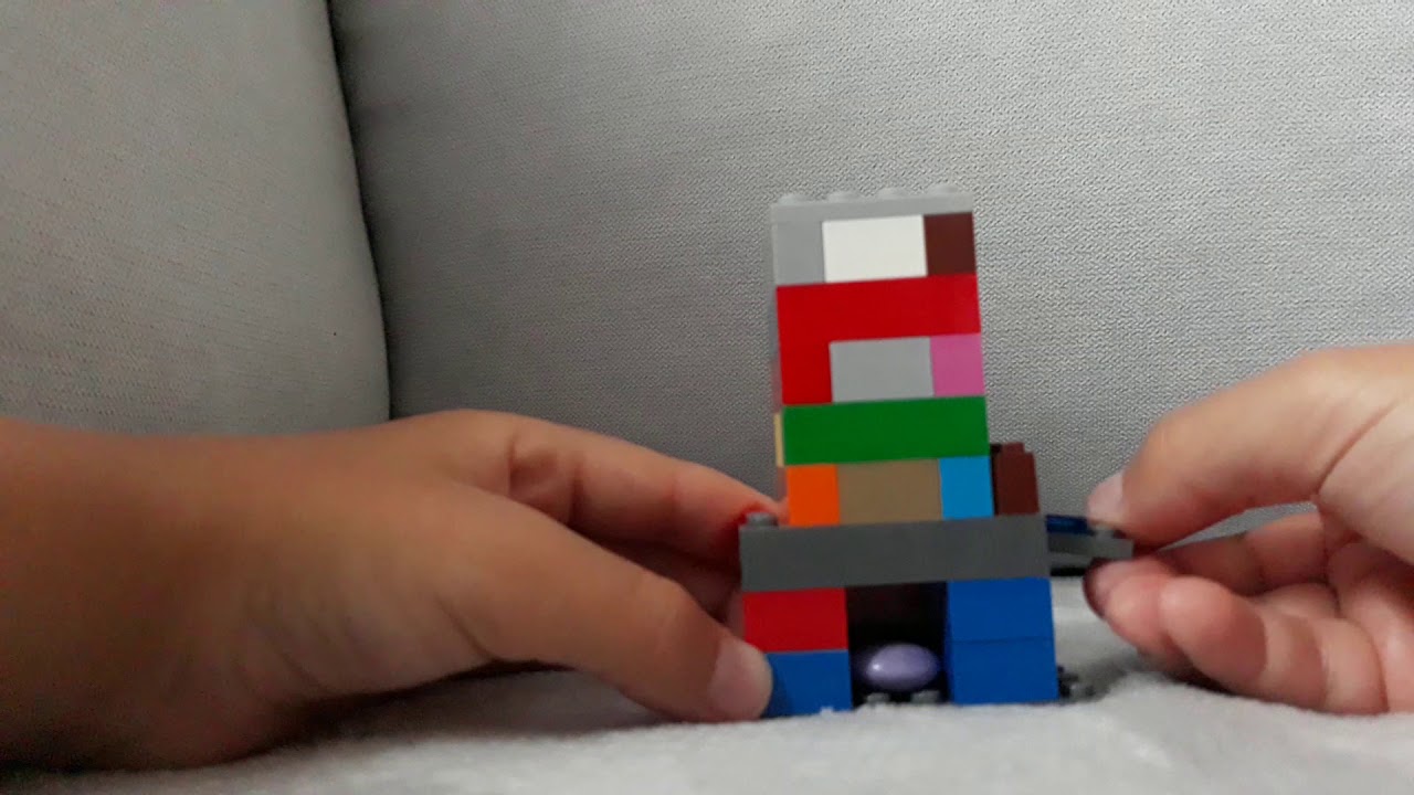 Sweet dispenser made from LEGO/  Dozownik słodyczy zrobiony z LEGO