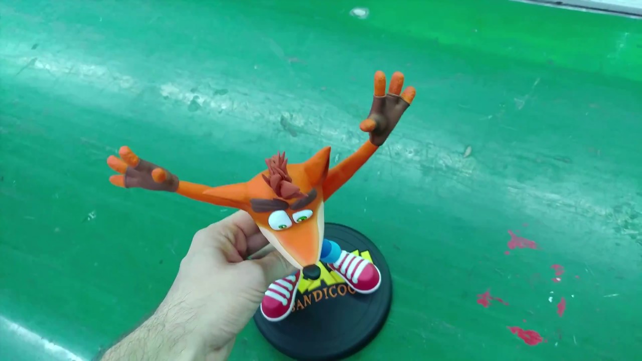 F4F BTS - Crash Bandicoot 9