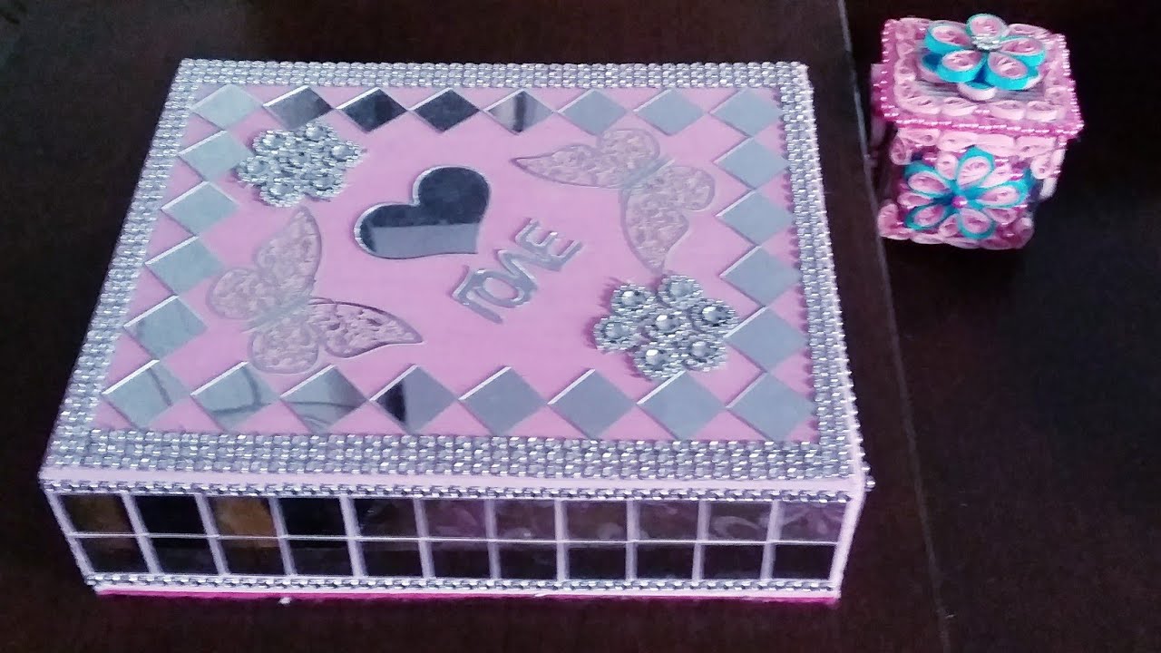 Шкатулка из картонной коробки.