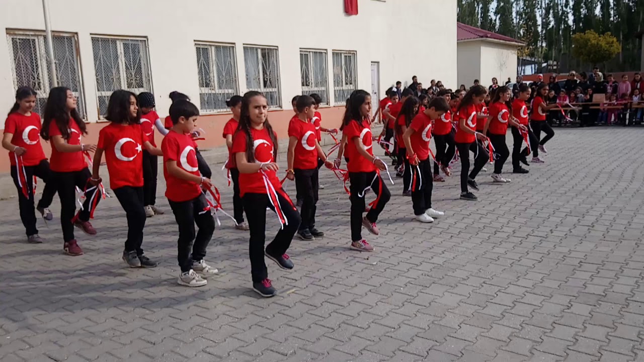 Biz Atatürk Gençleriyiz ( Hoyra rira )