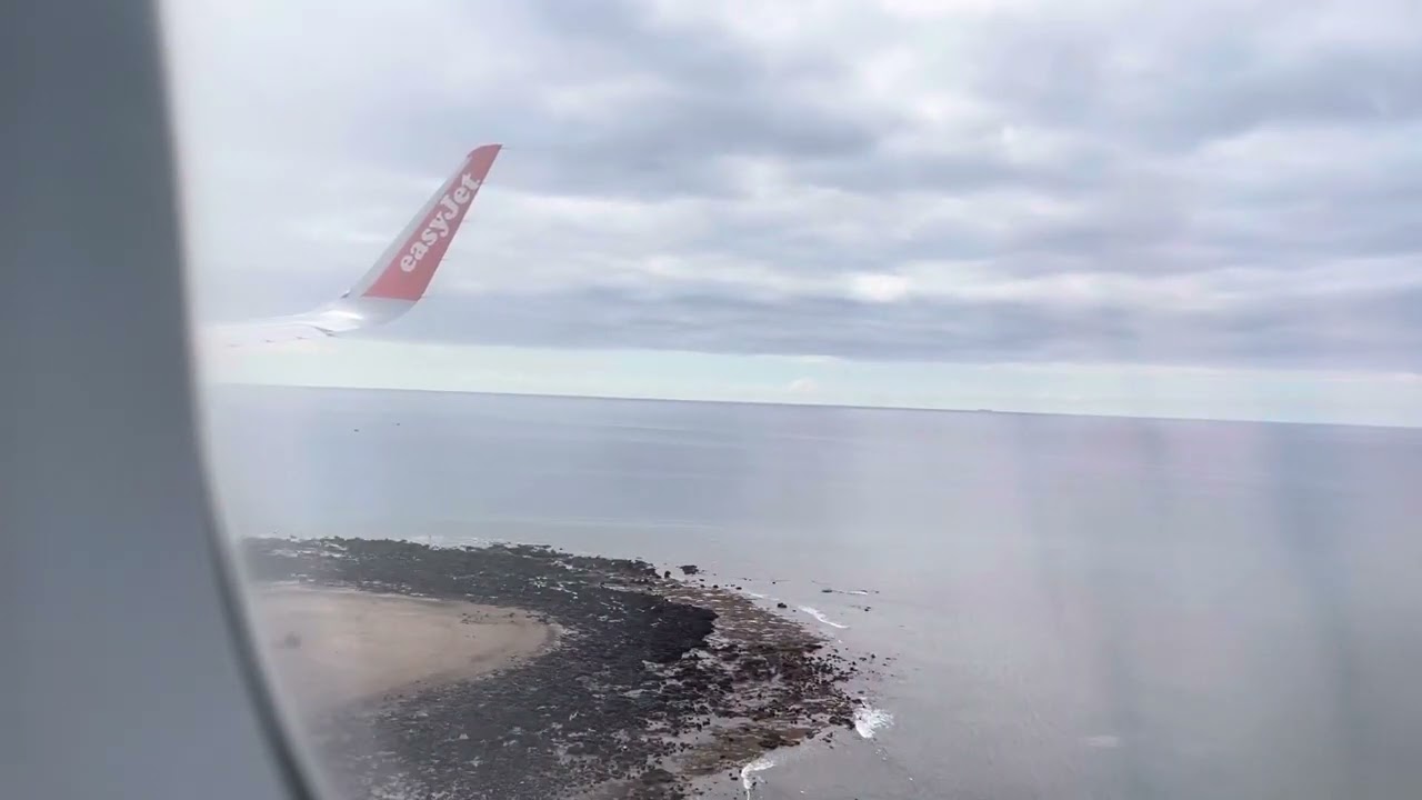 EasyJet airbus a321NEO landing at ACE
