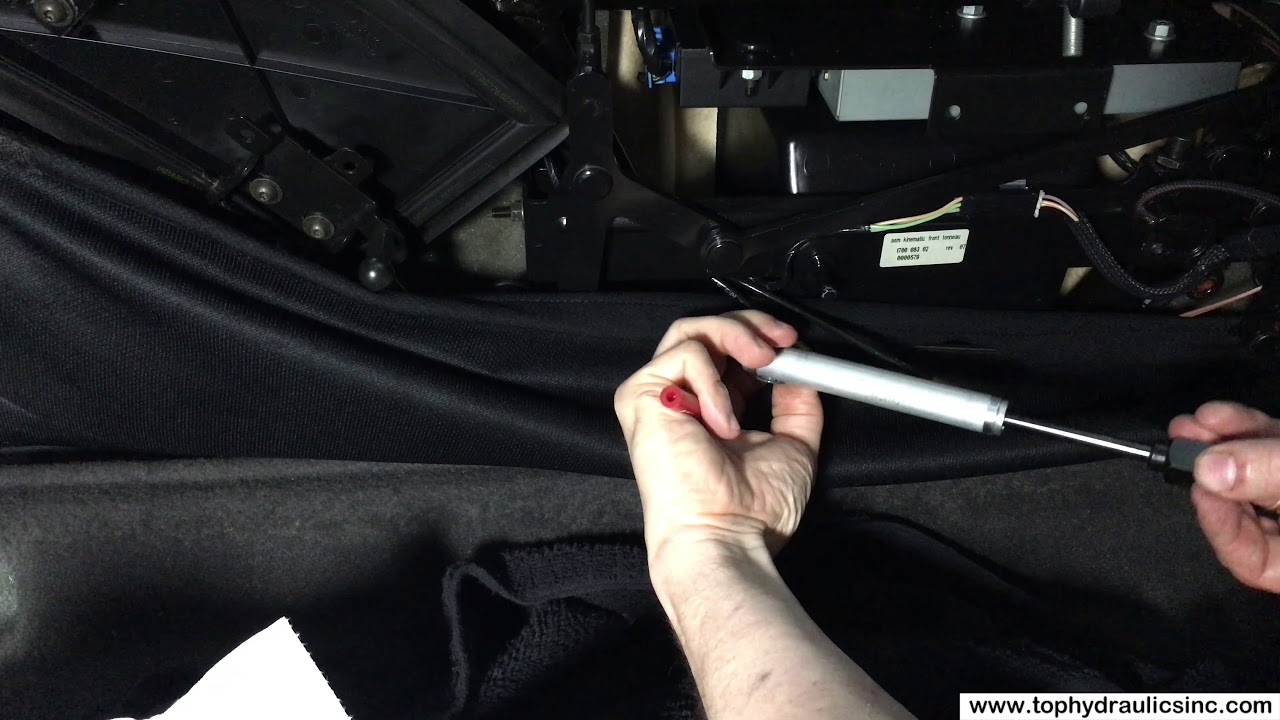 Cadillac XLR - Chapter 5 - Front Tonneau Cylinder