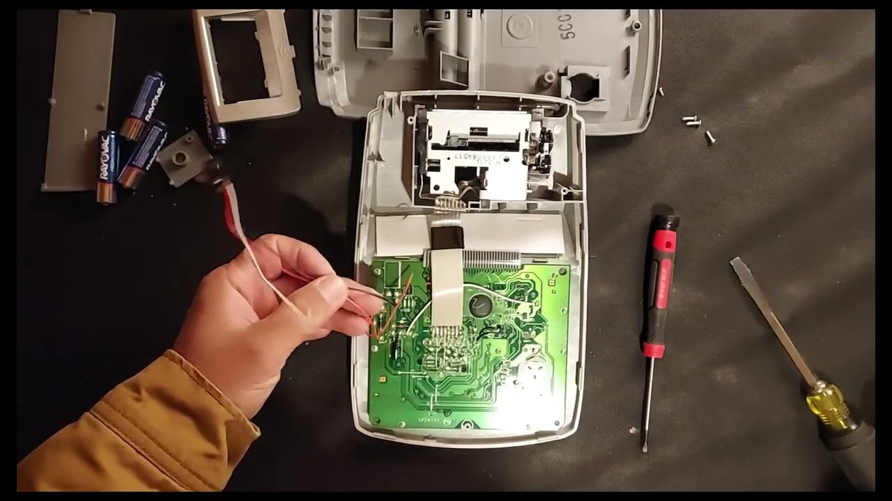 “I Took Apart a Calculator – Here’s What’s Inside”