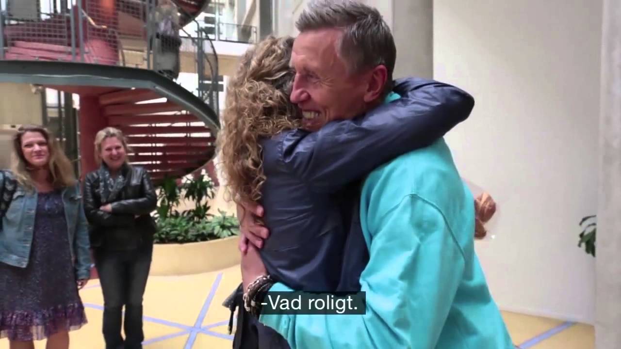 Börje Salming överraskar Världsföräldern Astrid