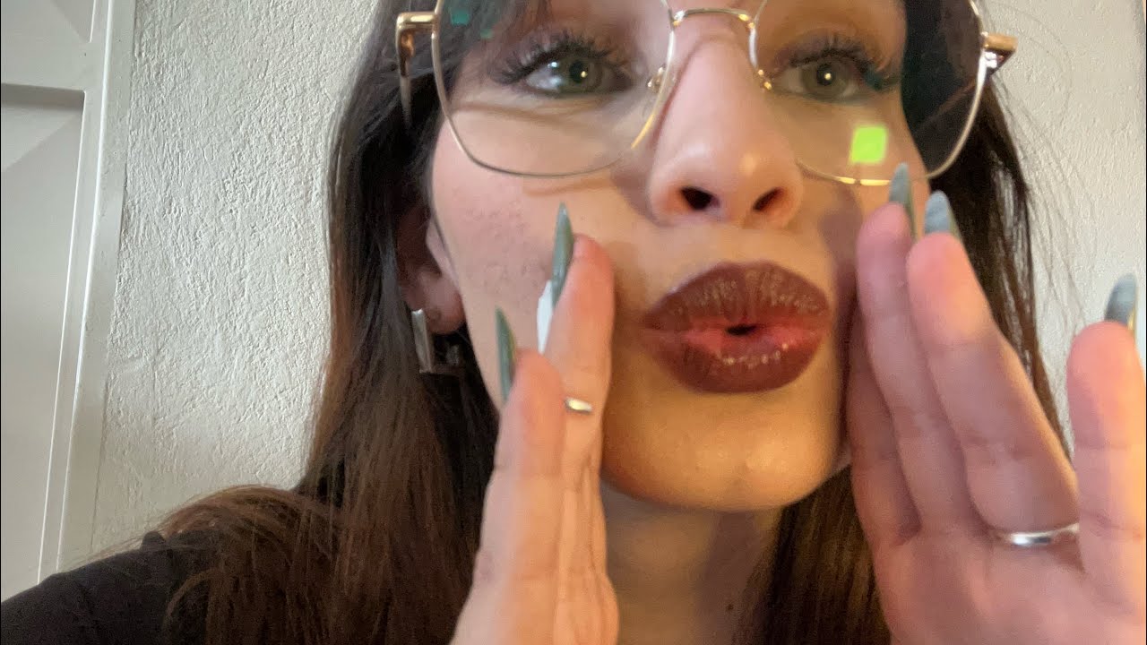ASMR SUSSURRANDO O NOME DOS MEUS INSCRITOS by bella asmr