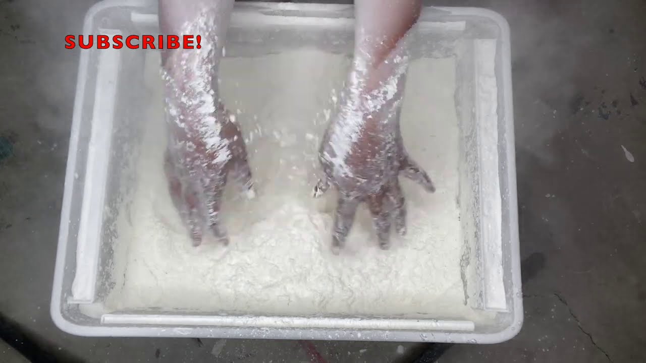 ASMR CORNSTARCH  POWDER PLAY & GYM CHALK CRUSH # SQEAKY #POWDERY