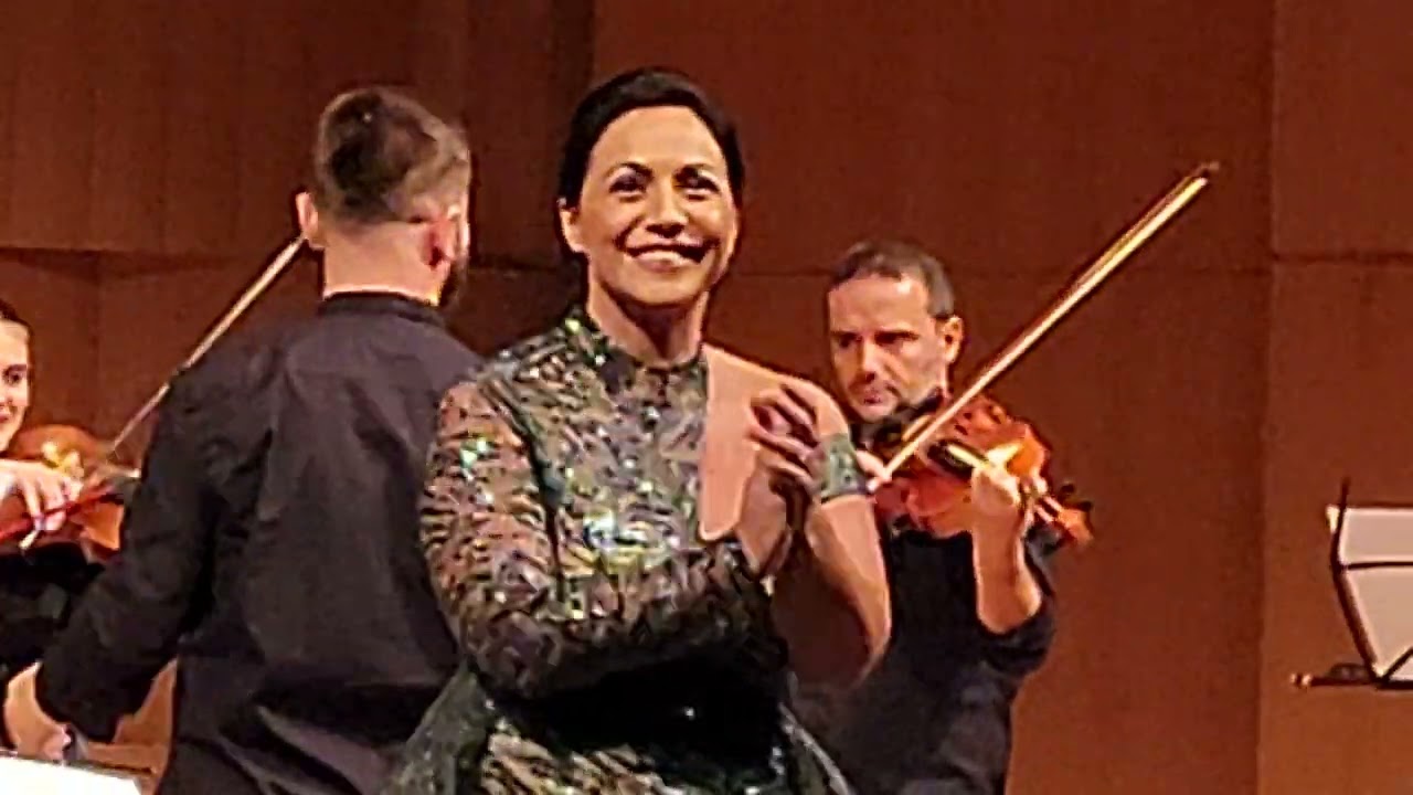 Alisa Katroshi sings 