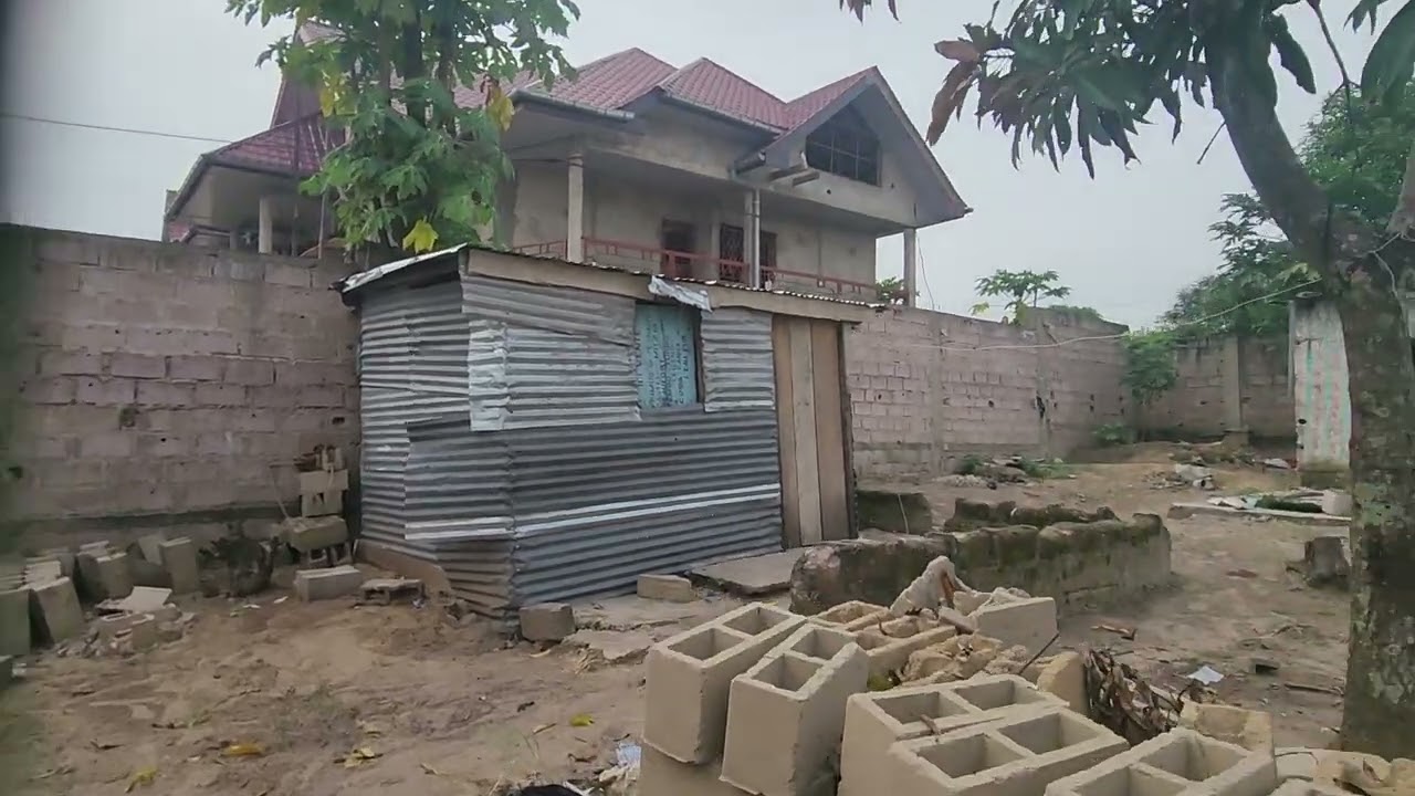 25m/30 mitendi mont ngafula sur la grande avenue au prix de 35000$ à discuter
