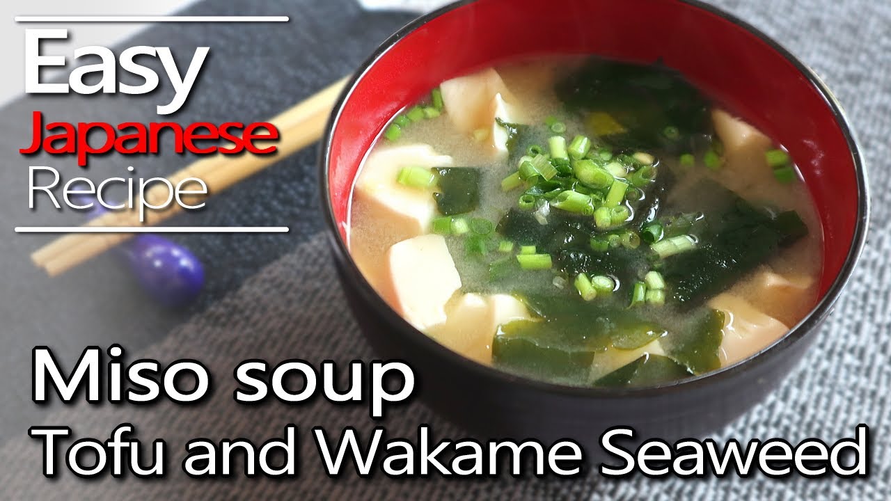 How to make miso soup with tofu and wakame seaweed.(Recipe)豆腐とわかめの味噌汁の作り方(レシピ)