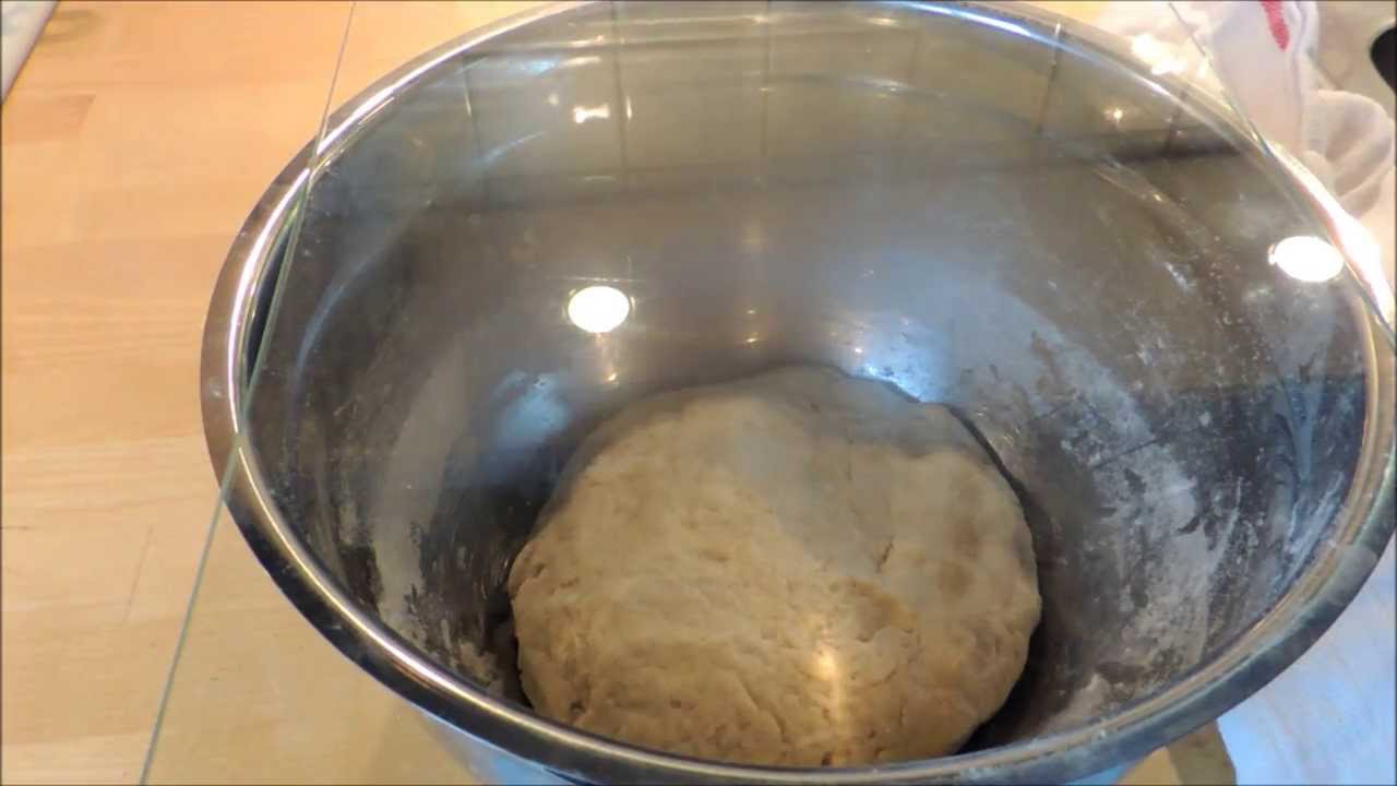 Deg som j&auml;ser / Dough that ferments, time lapse