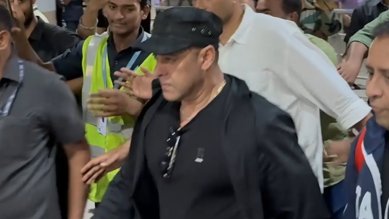 Salman Khan Spotted At Mumbai Airport