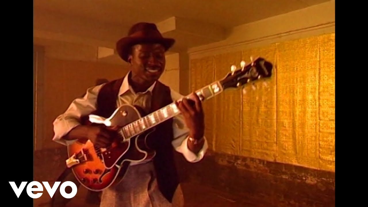 Selaelo Selota - Thrrr...Phaaa! (Official Music Video)