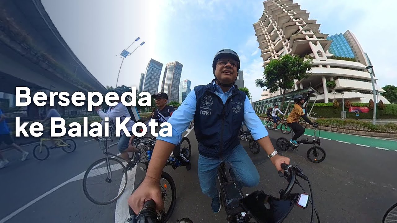 Bersepeda ke Balai Kota