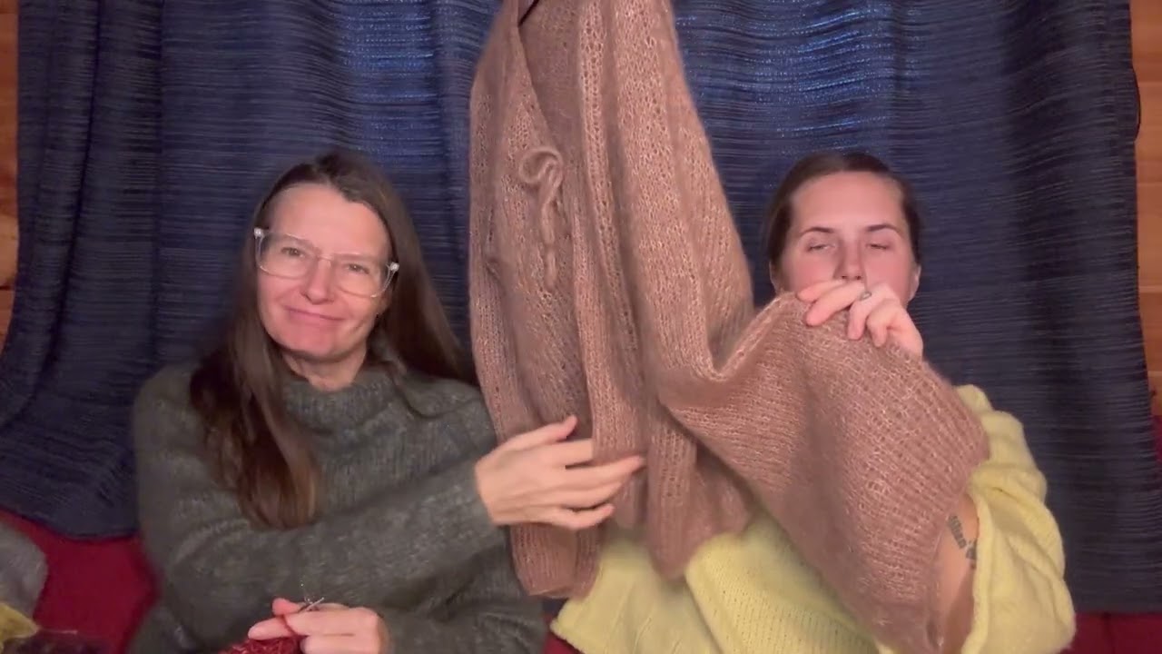 Hyttestrikk i november #garn #strikkepod #strikkeglede #knitting