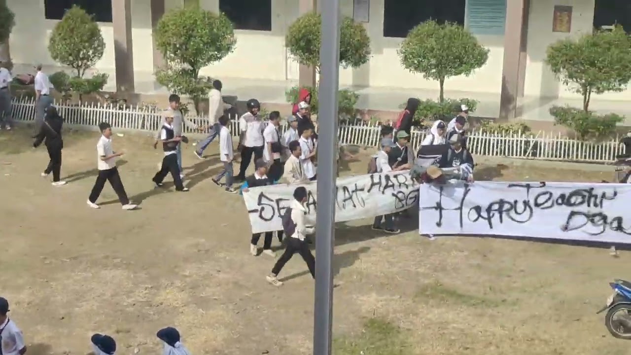 HARI GURU SMK CITRA MADANI (PRANK) GURU DIHARI GURU