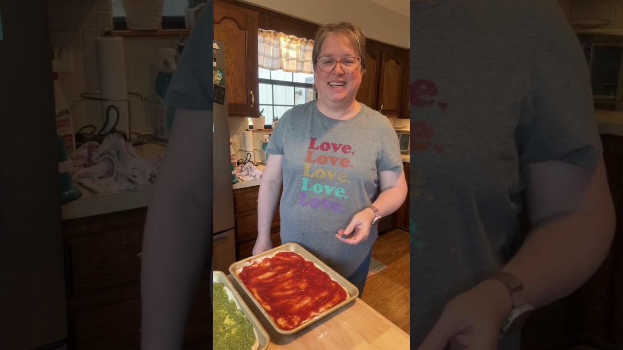 Come make homemade pizza 🍕 with me!!