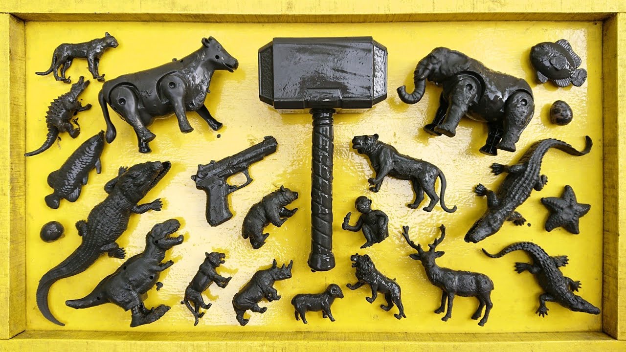 Membersihkan mainan hewan, sapi, bebek, angsa, ayam, gajah, singa, unta, buaya, zebra, kangguru